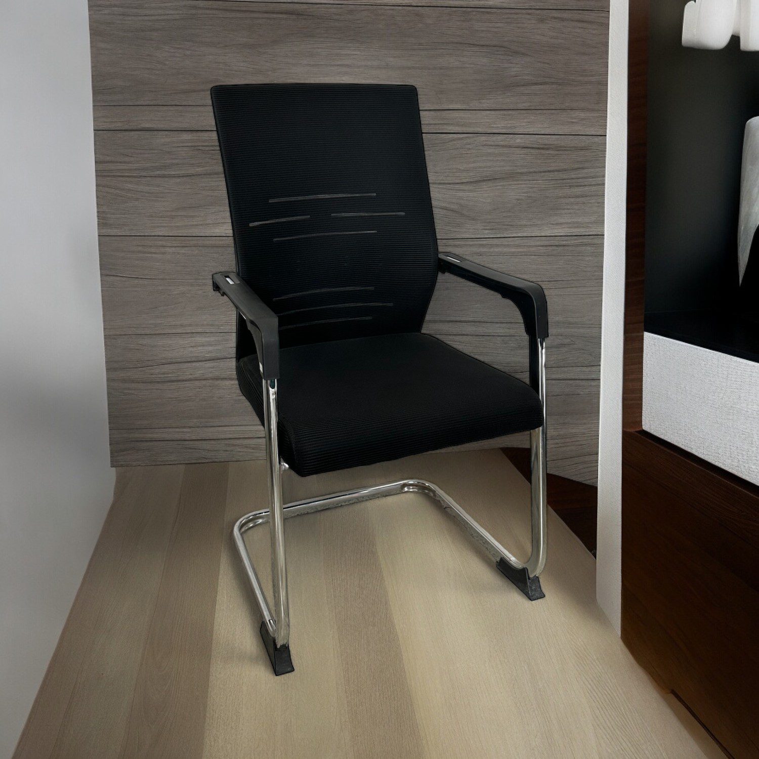 2055-visitor-1.jpg Mesh ergonomic desk chair - Image 1