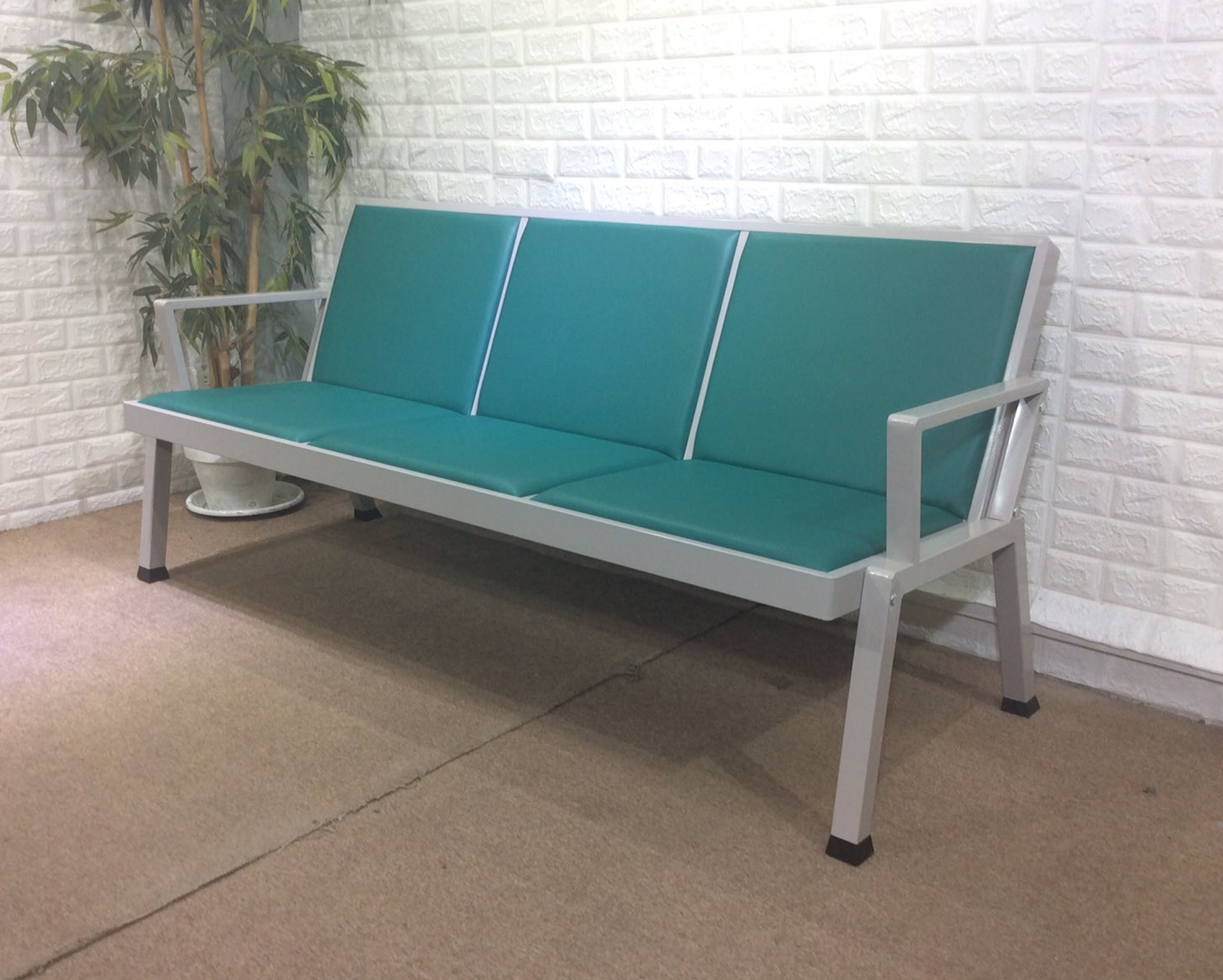 3072162928.jpg Three seater heavy-duty bench - Image 1