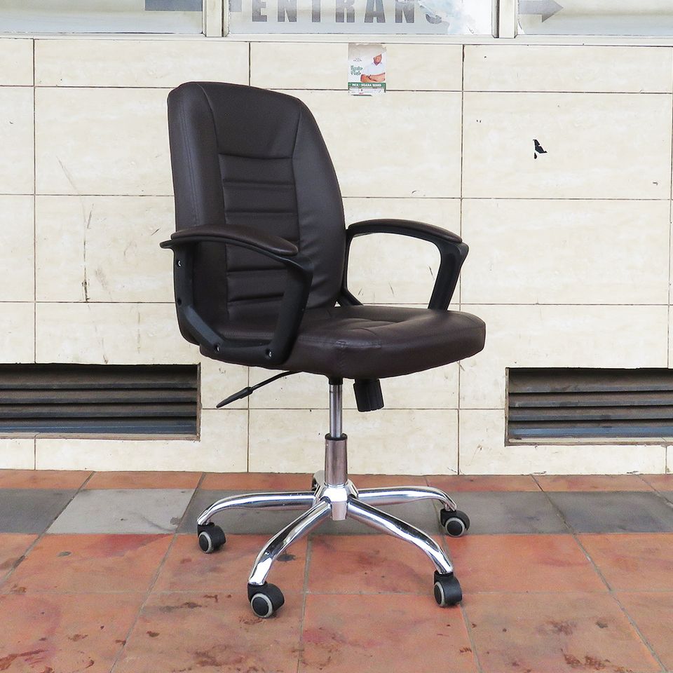 313087752_6110784998943087_6403960781731440828_n-3.jpg Generic Executive Office Chair - Image 1
