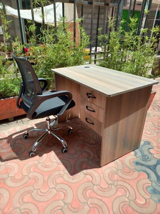 337429999_3608214759406766_8811847830864248300_n.jpg Study desk & chair combo - Image 1