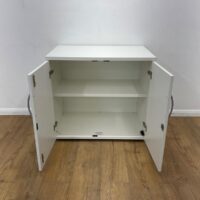 2-Door wooden credenza cabinet - Image 3