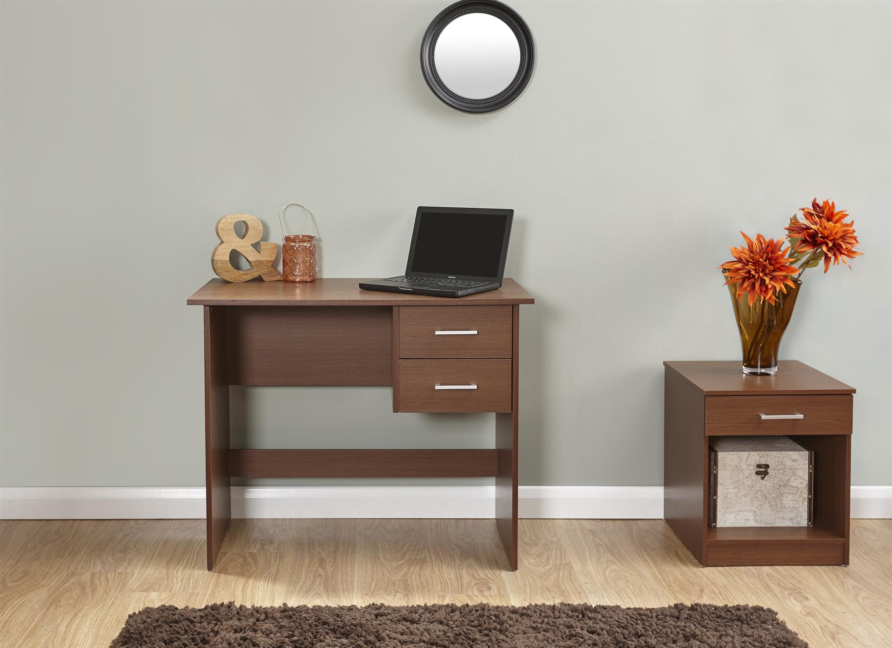 be8ca6d0-27d2-4ff0-8cb8-07598ce1c713.jpg Office desk with lockable drawers - Image 1
